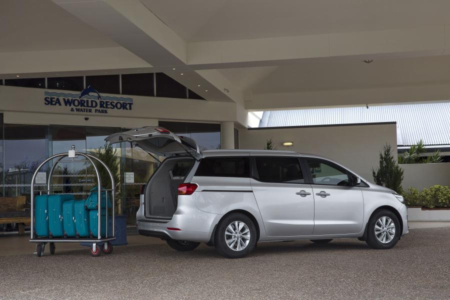  Kia Carnival 2015 года  (AU) (фото 11 из 15)